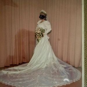 Vintage WEDDING DRESS SZ18?